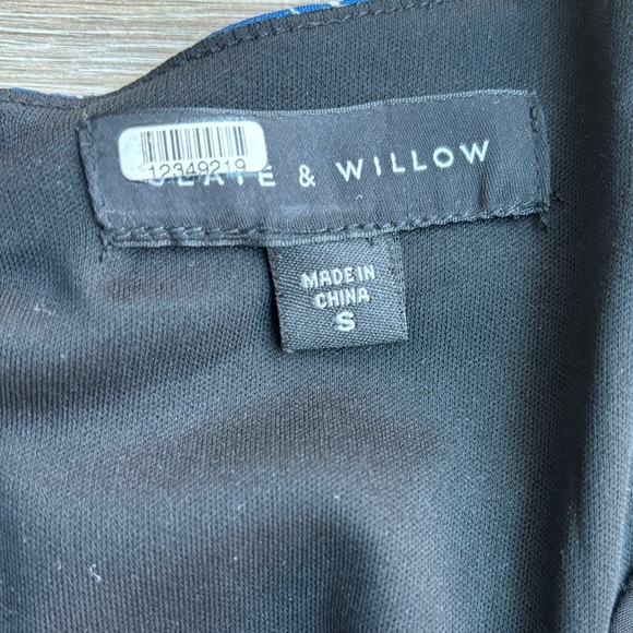 Slate and Willow Floral Asymmetrical Hem Dress. Size S - Picture 5 of 5